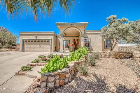7044 Crown Ridge Dr, El Paso, TX 79912