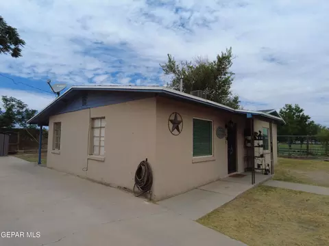 451 Chapel Pl, El Paso, TX 79907
