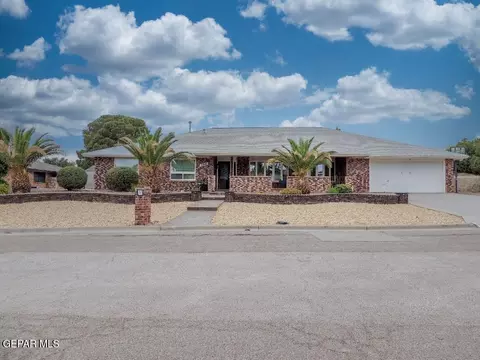 10945 Gary Player Dr, El Paso, TX 79935