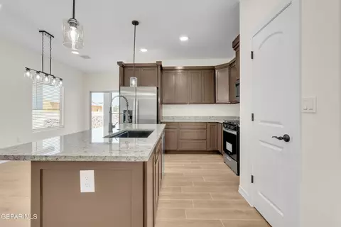 Kitchen - 12325 Jack Vowell Way, El Paso, TX 79934 photo 4 of 7