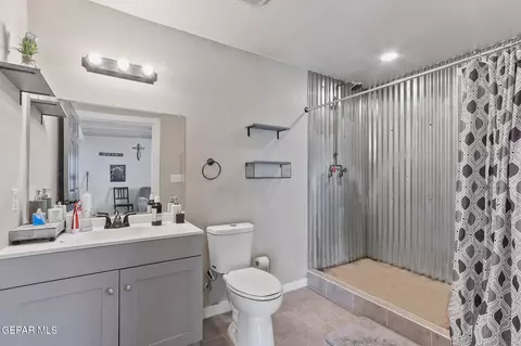 Bath - 1624 Vinton Rd, Anthony, NM 88021 photo 4 of 7