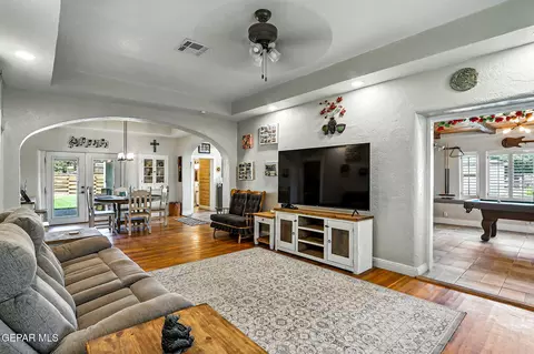 Living - 1624 Vinton Rd, Anthony, NM 88021 photo 1 of 4