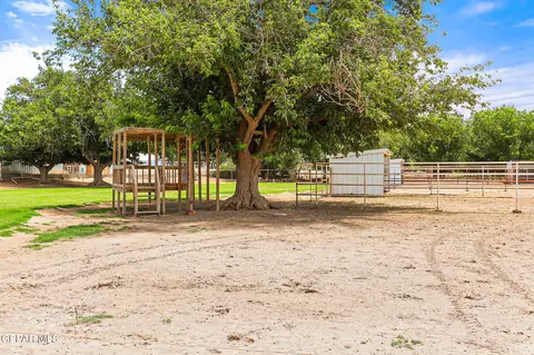 Exterior - 1624 Vinton Rd, Anthony, NM 88021 photo 11 of 20