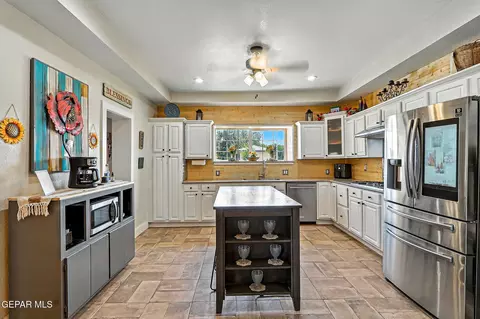 Kitchen - 1624 Vinton Rd, Anthony, NM 88021 photo 3 of 10