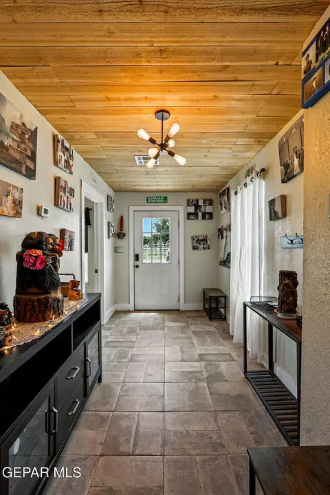 Entry Way - 1624 Vinton Rd, Anthony, NM 88021 photo 1 of 1