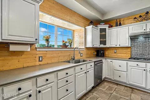 Kitchen - 1624 Vinton Rd, Anthony, NM 88021 photo 1 of 10
