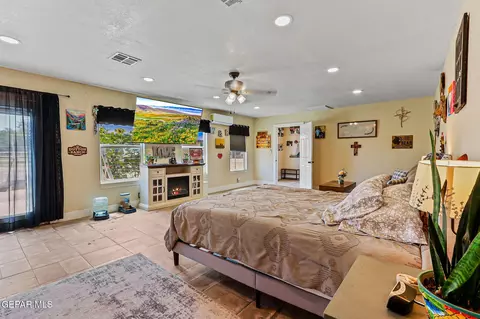 Bedroom - 1624 Vinton Rd, Anthony, NM 88021 photo 2 of 9