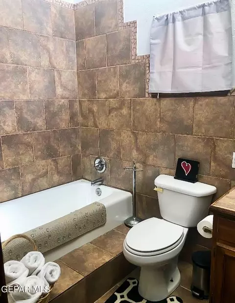Bath - 1624 Vinton Rd, Anthony, NM 88021 photo 7 of 7