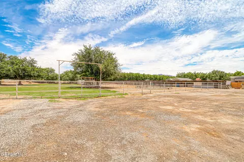 Exterior - 1624 Vinton Rd, Anthony, NM 88021 photo 17 of 20