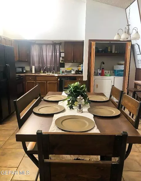 Dining - 1624 Vinton Rd, Anthony, NM 88021 photo 3 of 5