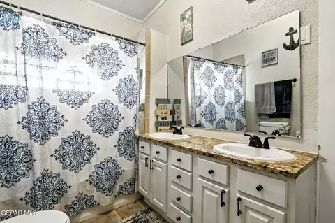 Bath - 1624 Vinton Rd, Anthony, NM 88021 photo 3 of 7