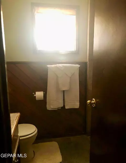 Bath - 1624 Vinton Rd, Anthony, NM 88021 photo 6 of 7