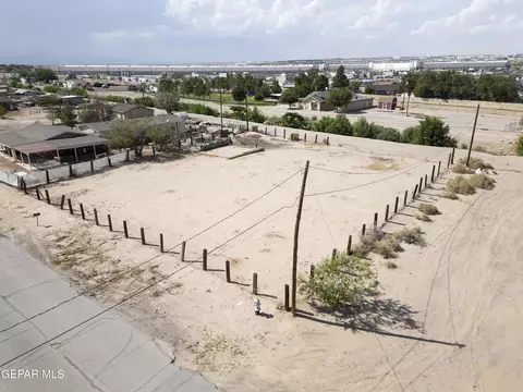 651 Delhi Dr, Socorro, TX 79927