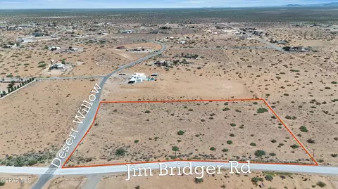 5700 Desert Willow Dr, El Paso, TX 79938