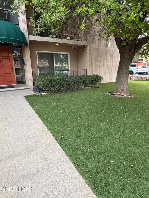252 Shadow Mountain Dr #E5, El Paso, TX 79912