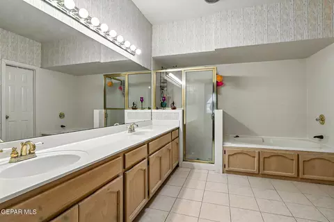 Bath - 6820 Echo Cliffs Dr, El Paso, TX 79912 photo 2 of 2
