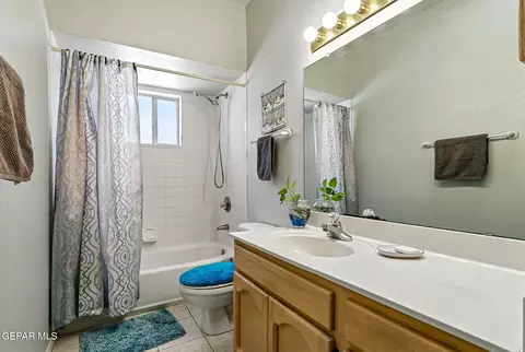 Bath - 6820 Echo Cliffs Dr, El Paso, TX 79912 photo 1 of 2