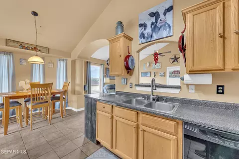 Kitchen - 1613 Poplar St, Anthony, TX 79821 photo 5 of 5