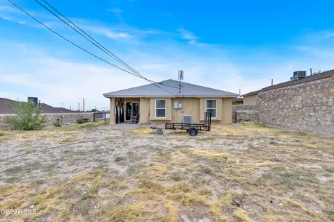 Exterior - 1613 Poplar St, Anthony, TX 79821 photo 4 of 5