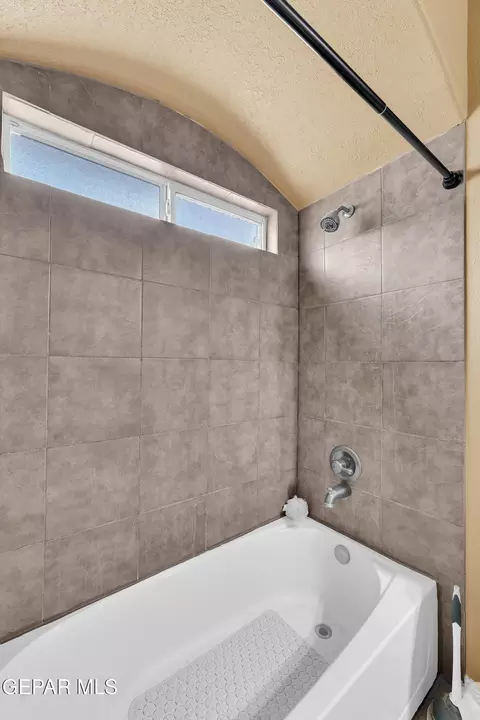 Bath - 1613 Poplar St, Anthony, TX 79821 photo 2 of 4