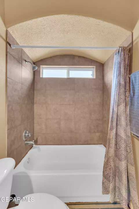 Bath - 1613 Poplar St, Anthony, TX 79821 photo 4 of 4