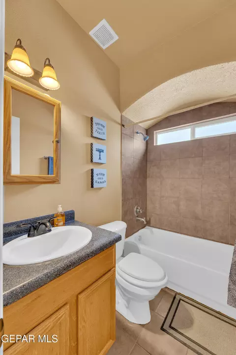 Bath - 1613 Poplar St, Anthony, TX 79821 photo 3 of 4