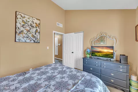 Bedroom - 1613 Poplar St, Anthony, TX 79821 photo 6 of 8