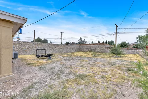 Exterior - 1613 Poplar St, Anthony, TX 79821 photo 3 of 5