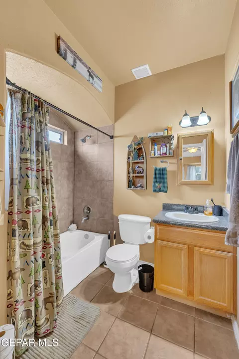 Bath - 1613 Poplar St, Anthony, TX 79821 photo 1 of 4