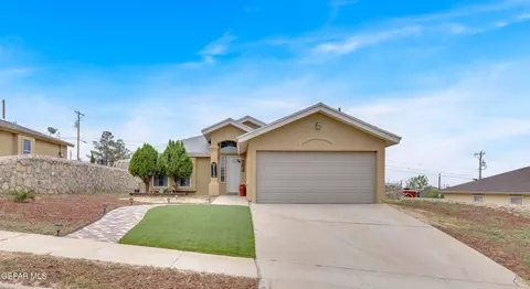 1613 Poplar St, Anthony, TX 79821