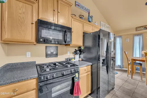 Kitchen - 1613 Poplar St, Anthony, TX 79821 photo 4 of 5