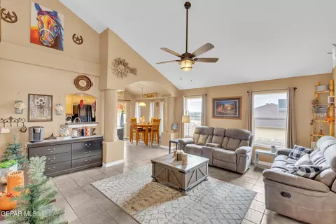 Living - 1613 Poplar St, Anthony, TX 79821 photo 1 of 4