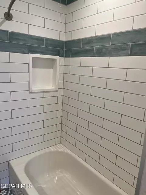 Bath - 252 Trinity Pl, El Paso, TX 79905 photo 3 of 8