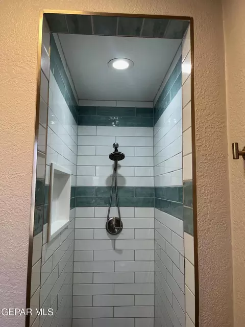 Bath - 252 Trinity Pl, El Paso, TX 79905 photo 8 of 8