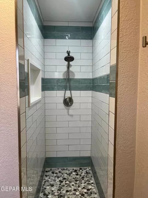 Bath - 252 Trinity Pl, El Paso, TX 79905 photo 6 of 8