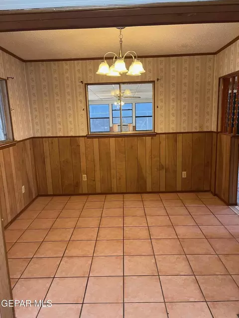 Dining - 252 Trinity Pl, El Paso, TX 79905 photo 1 of 2