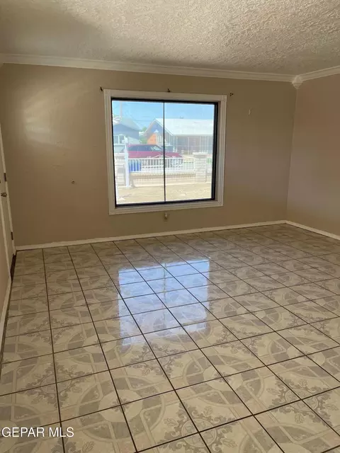 Living - 252 Trinity Pl, El Paso, TX 79905 photo 1 of 2
