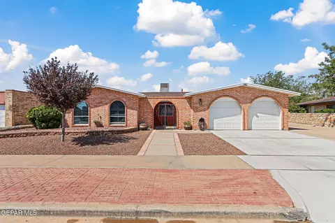 433 Penroy Ln, Horizon City, TX 79928