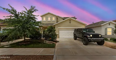 3945 Desert Dunes Dr, El Paso, TX 79938
