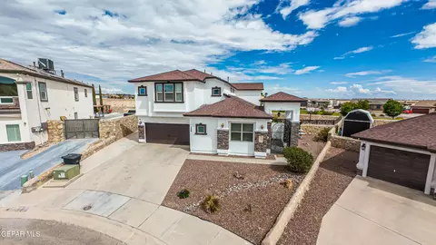 380 Emerald Park Dr, Horizon City, TX 79928