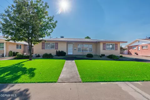 905 Ash Ln, El Paso, TX 79925