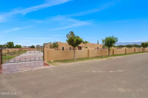 1067 Gardner Rd, El Paso, TX 79932