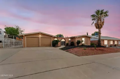 6704 La Cadena Dr, El Paso, TX 79912
