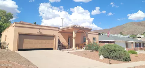 5997 Los Pueblos Dr, El Paso, TX 79912