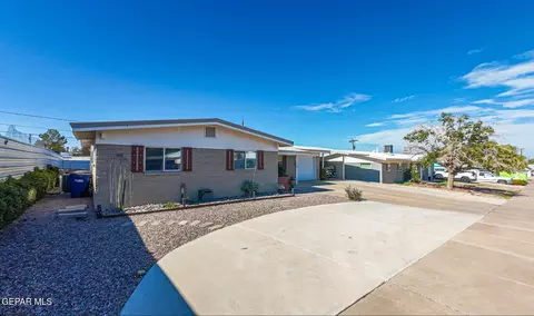 10400 Chinaberry Dr, El Paso, TX 79925