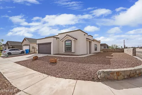 800 Whitebrush Dr, Socorro, TX 79927