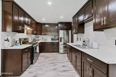 296 Pyrite Dr, El Paso, TX 79932