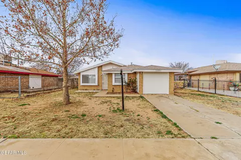 10801 Rhyolite Dr, El Paso, TX 79924
