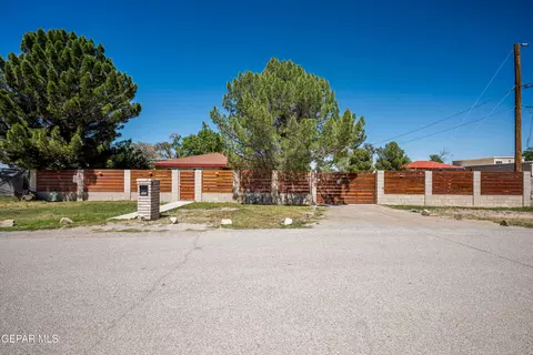 111 Wiseman Cir, Socorro, TX 79927