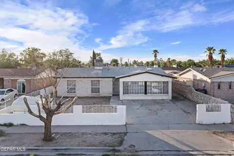 870 Mont Blanc Dr, El Paso, TX 79907